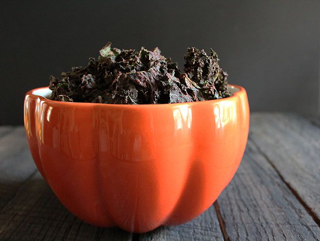 Chocolate Cocoa Kale Chips | nutritionstripped.com