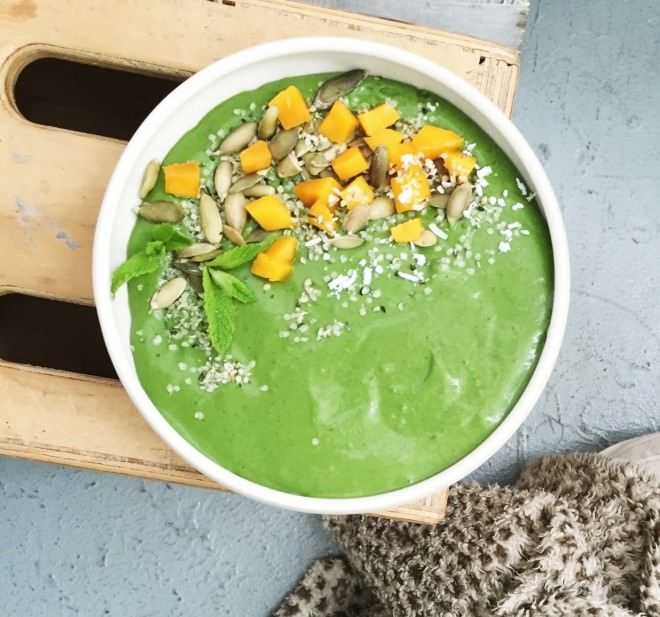 Green Matcha Smoothie Bowl recipe (vegan) | Nutrition Stripped