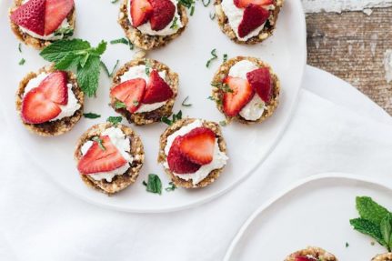 Raw Summer Strawberry Tarts | Nutrition Stripped