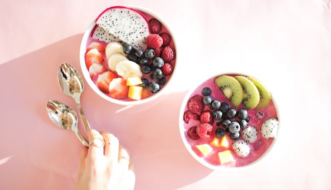 How to Make a Pretty Pink Smoothie Bowl | Nutrition Stripped