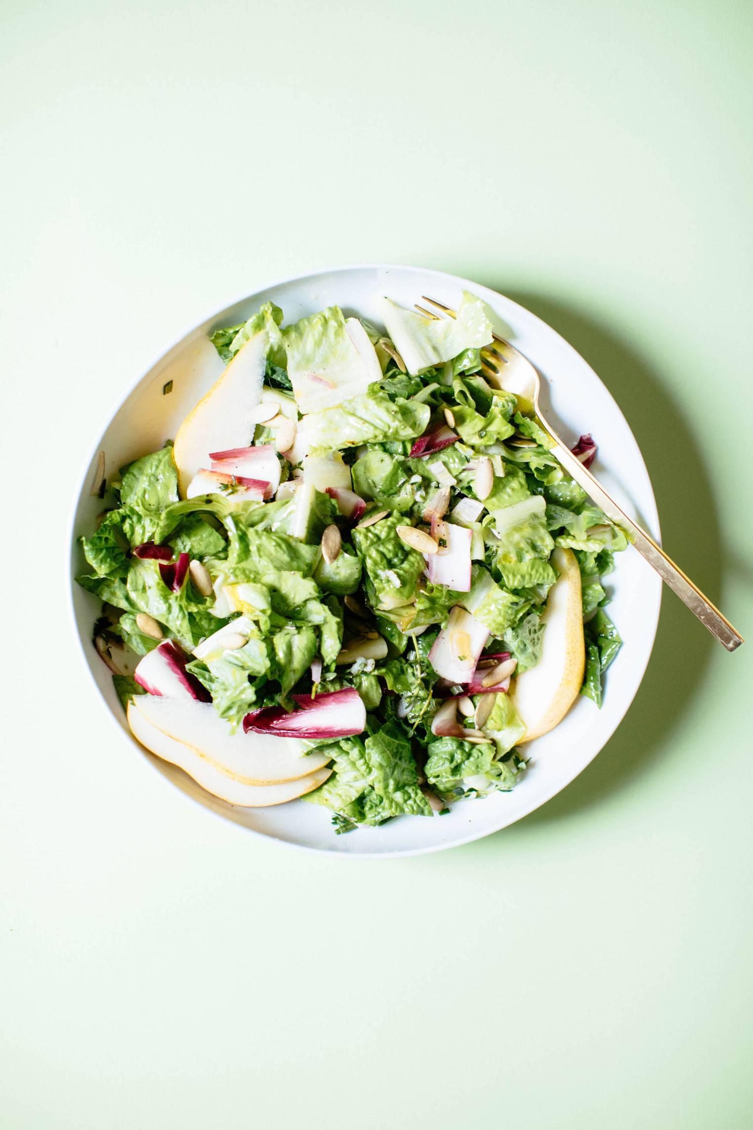 https://nutritionstripped.com/wp-content/uploads/2018/11/Healthy-Simple-Green-Salad-nutritionstripped-healthy-holiday-recipe5-762x1143@2x.jpg